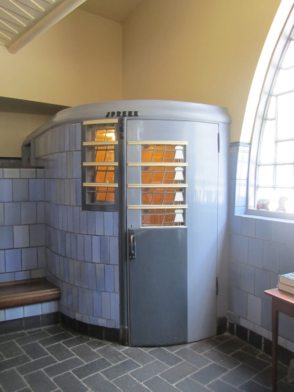 Het_schip_postkantoor_telefooncel